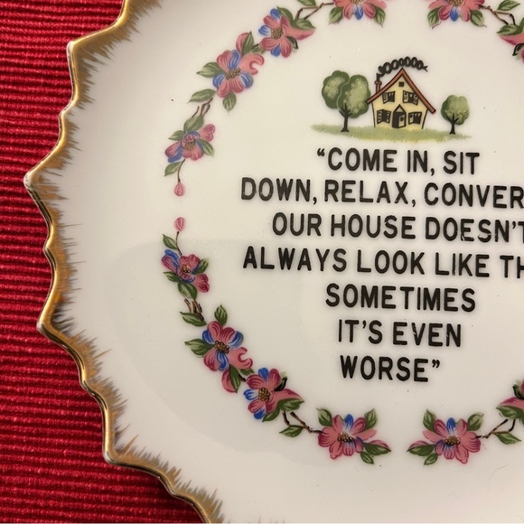 Wall Hanging "Apology Come In Sit Down Relax" Funny Messy House Plate - Picture 3 of 5